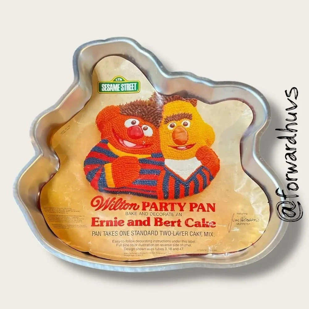 Wilton Vintage 1977 Burt & Ernie Cake Pan